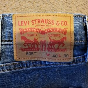 40/30 Straight Leg Levi Jeans